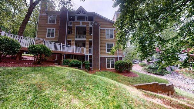 $1,495 | 2516 Cranbrook Lane, Unit 7 | The Villages of Eastover Glen Condominiums