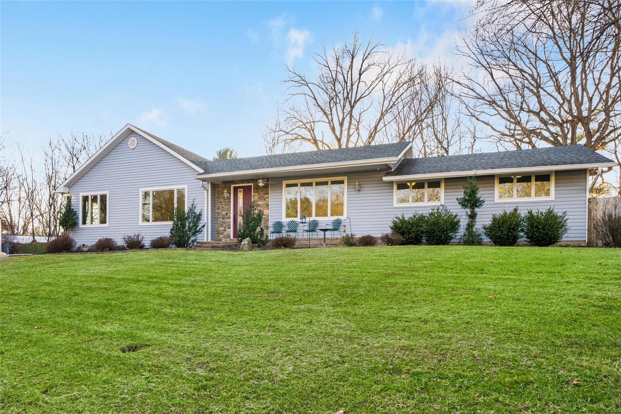 Expansive Ranch-style home. Come inside and take a look!