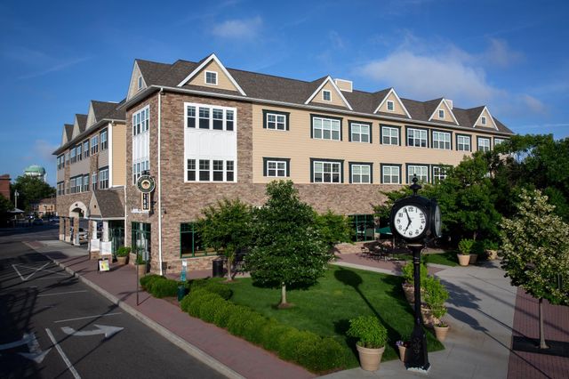 $3,310 | 148 South Front Street, Unit S212 | Farmingdale Village