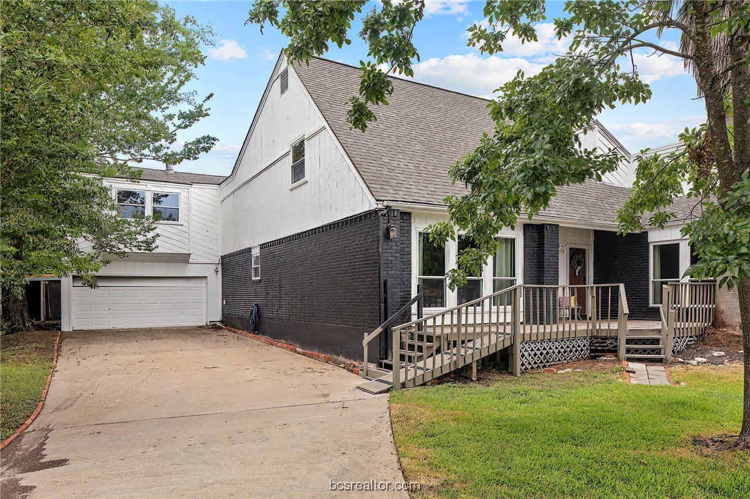 a view of backyard with deck