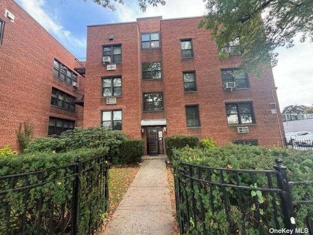 $2,500 | 182-12 Horace Harding Expressway, Unit 3L | Fresh Meadows