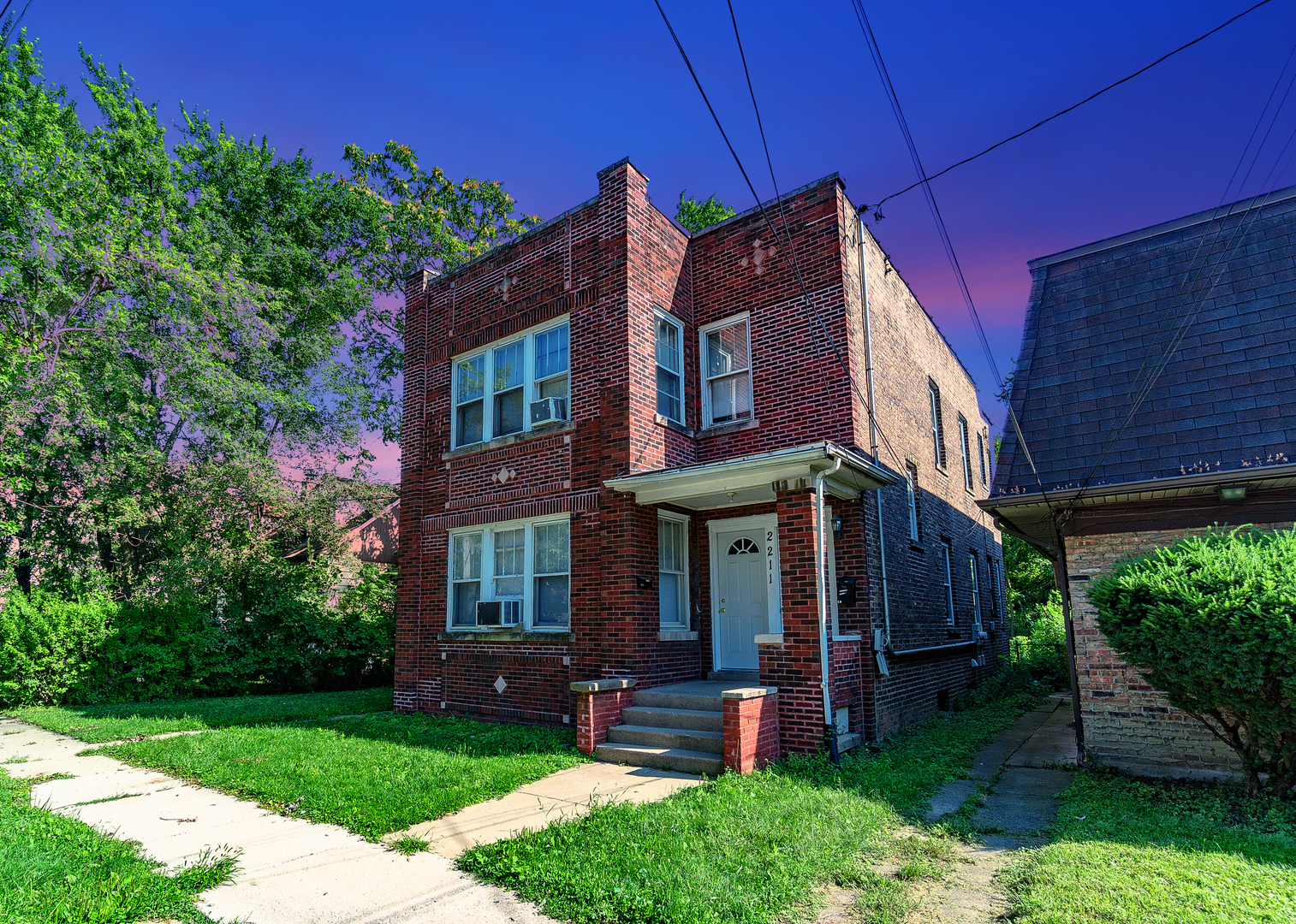 a view of a house with a yard