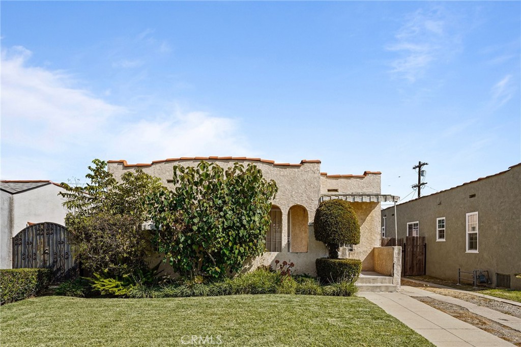 a picture of houses with outdoor space