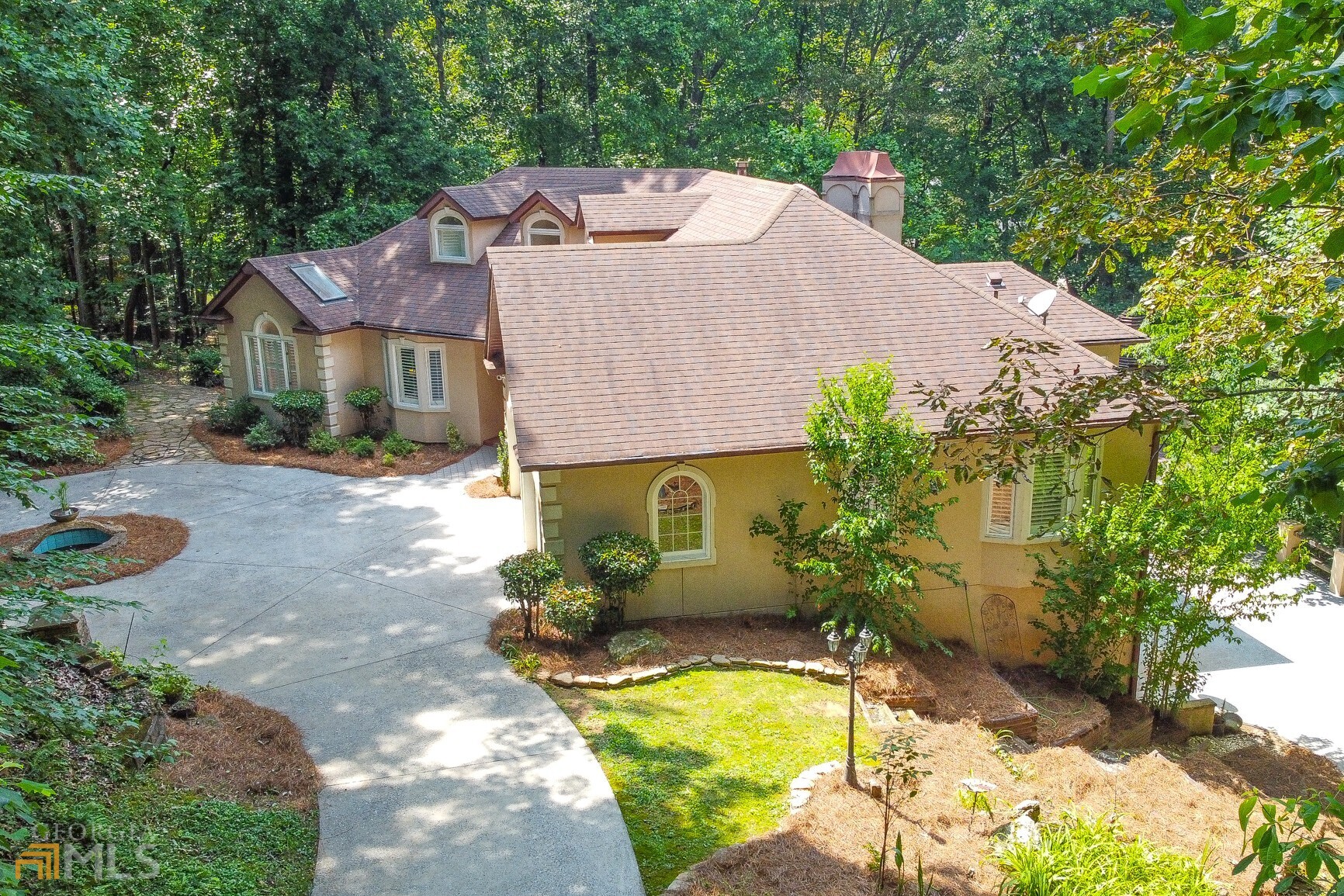 a view of a house with yard and sitting area