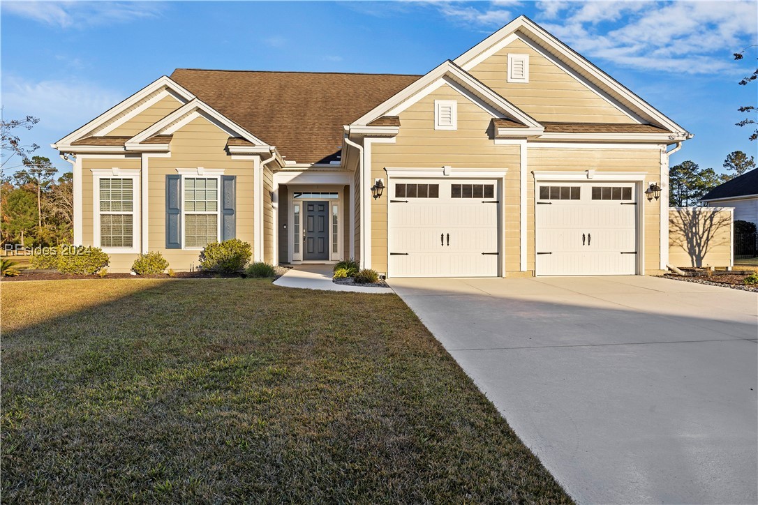 View of front of property featuring Hardie Sidiing