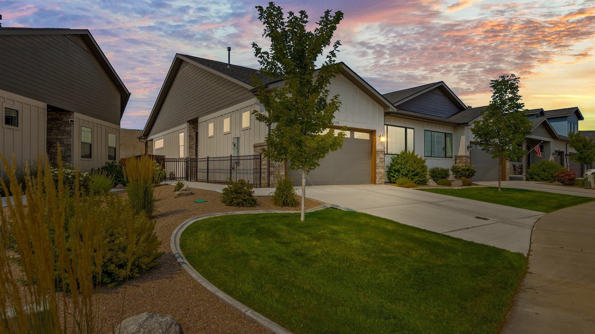 a view of a house with a backyard