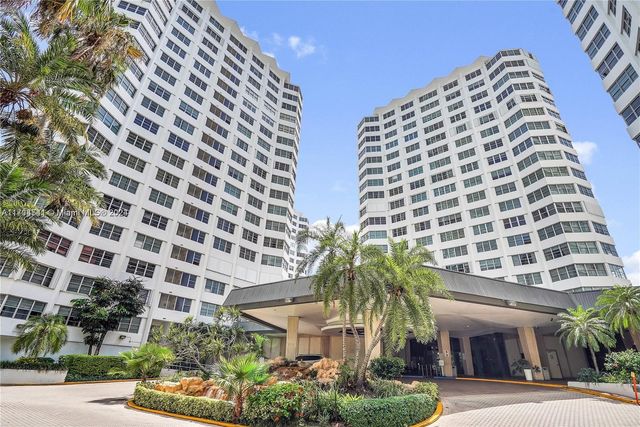 $430,000 | 999 Brickell Bay Drive, Unit 711 | Brickell