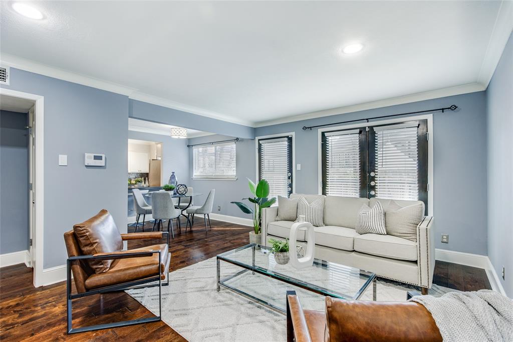 Living room with crown molding and hardwood / wood-style flooring