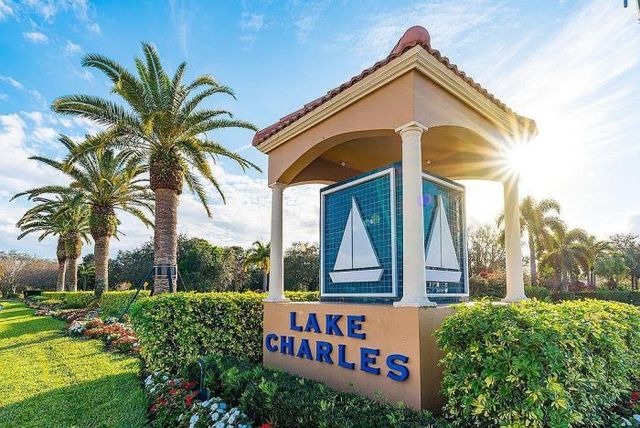 $420,000 | 1583 Southwest Harbour Isles Circle, Unit 57 | St. Lucie West Country Club