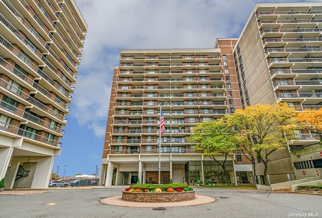 $380,000 | 152-18 Union Turnpike, Unit 1P | Kew Gardens Hills