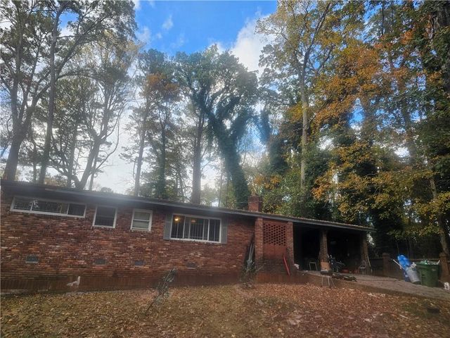 $145,000 | 276 Lydia Drive Southeast | Browns Mill Park