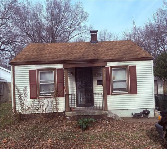 $36,000 | 1616 East Division Street | Fans Field