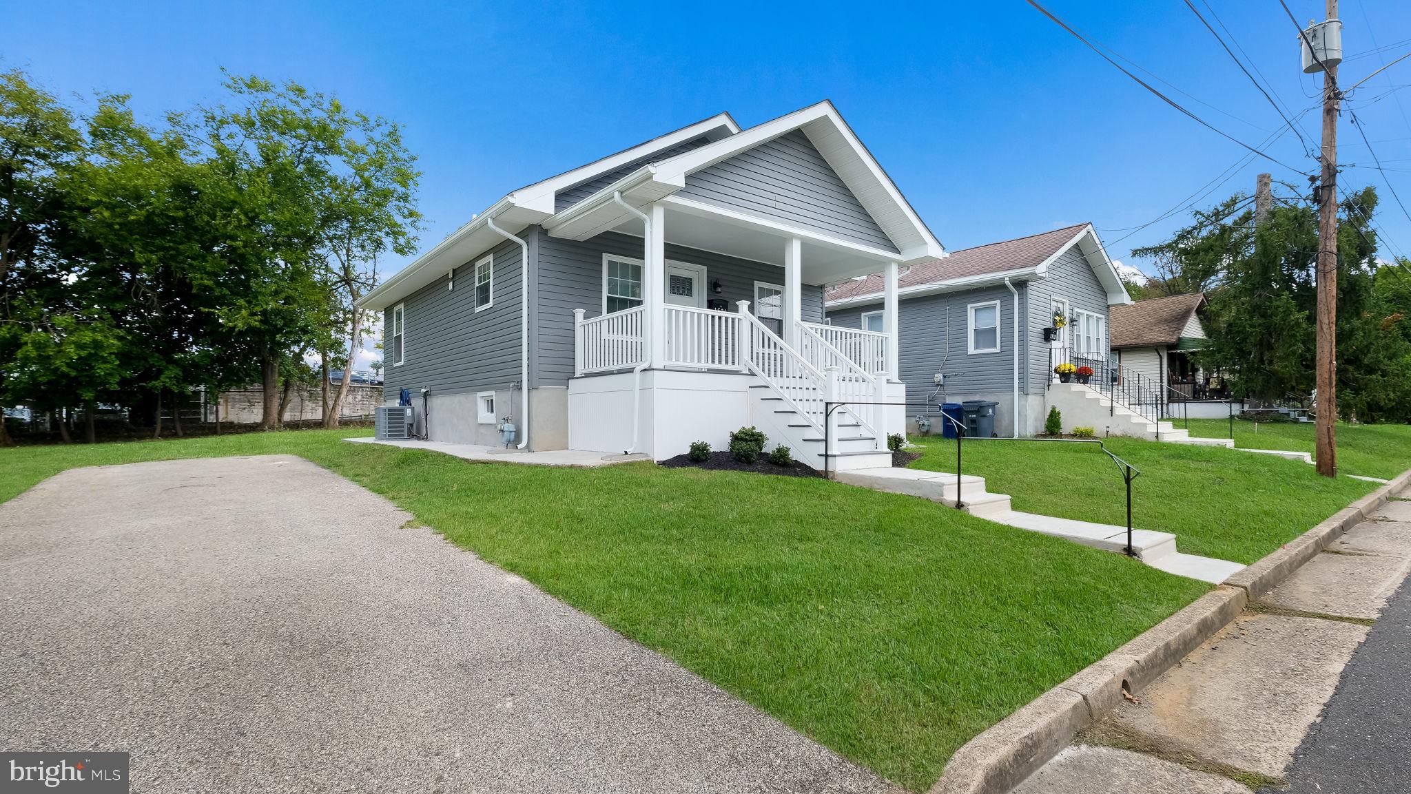 a view of house with a yard