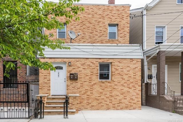 $749,000 | 225 Warwick Street | Highland Park