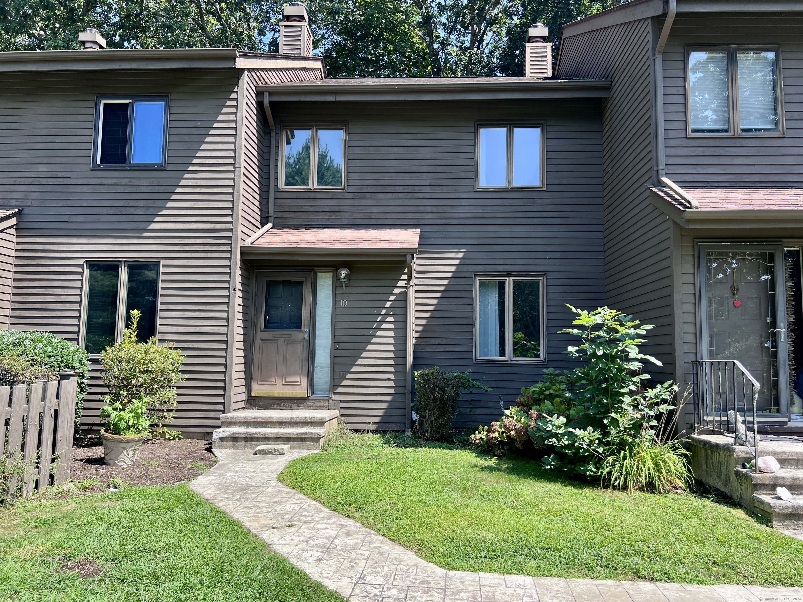 a view of a house with a yard and plants