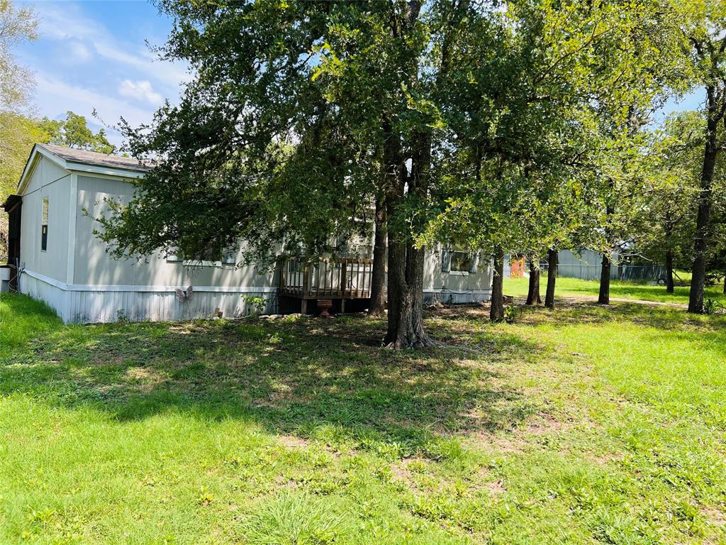 a view of a yard with a house