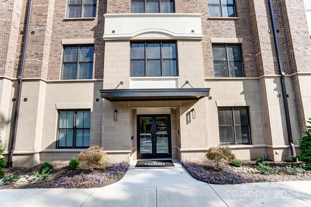 $3,990 | 830 Providence Road, Unit 302 | Myers Park