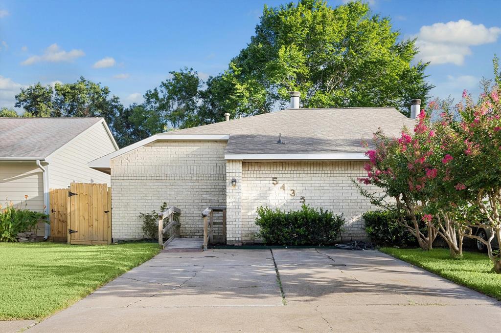 a view of a house with a yard and plants