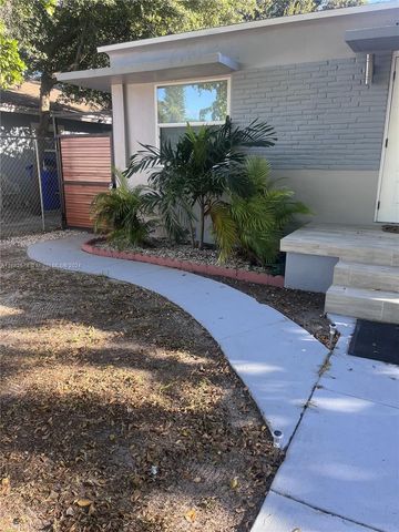 $2,000 | 2434 Polk Street, Unit 2 | North Central Hollywood