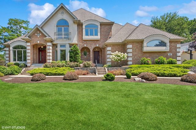 $1,049,999 | 2406 Old Oak Drive | Valparaiso