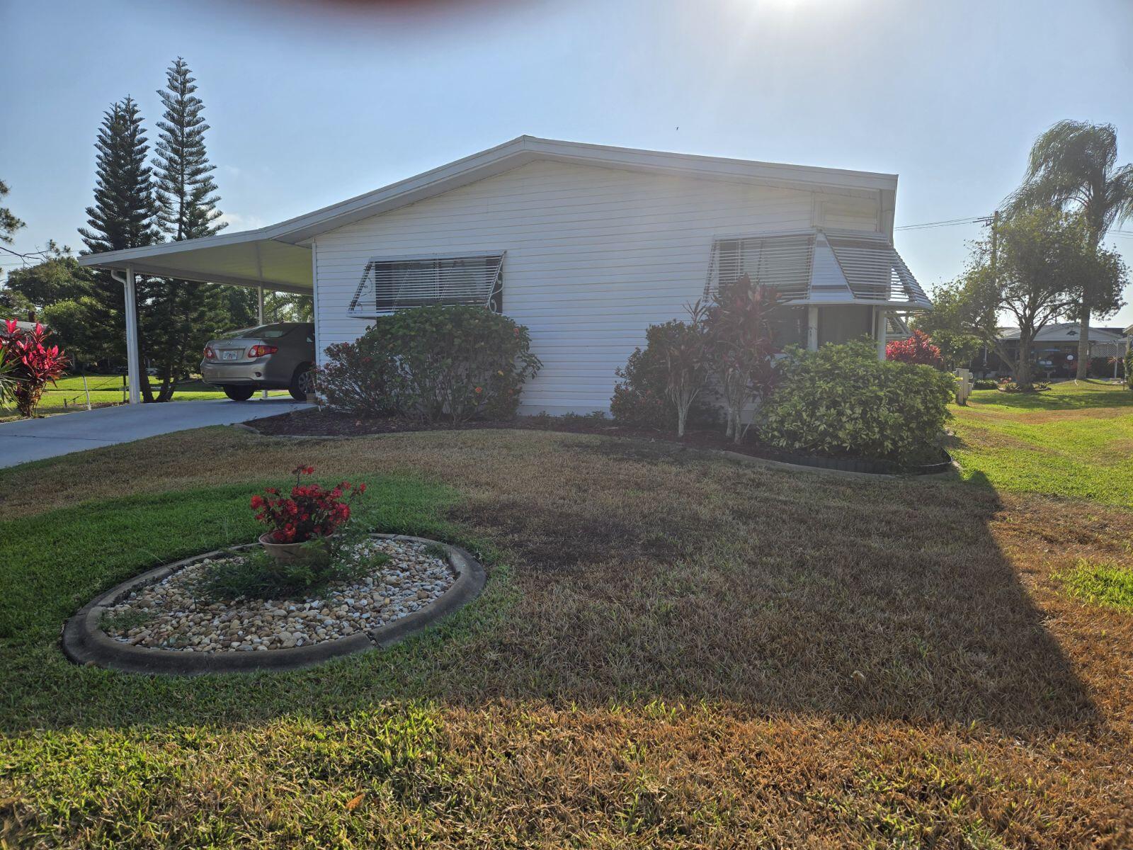 a view of a house with backyard and garden