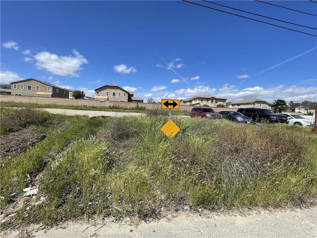 a view of a house with a yard and a car park