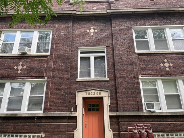 $1,700 | 7823 South Colfax Avenue, Unit 2N | South Shore