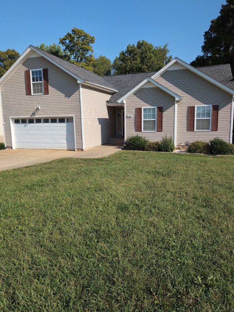 a view of a house with a yard