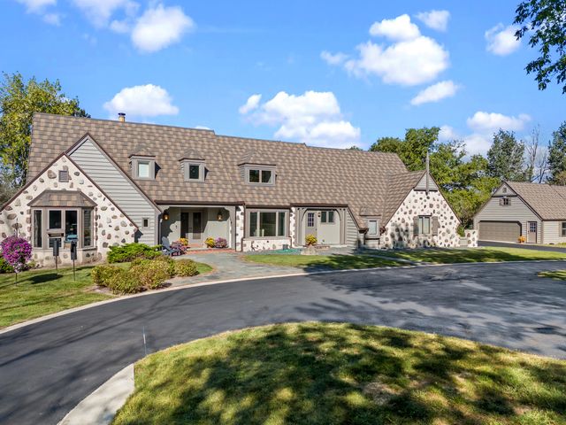 $1,599,000 | 9555 North Range Line Road | River Hills