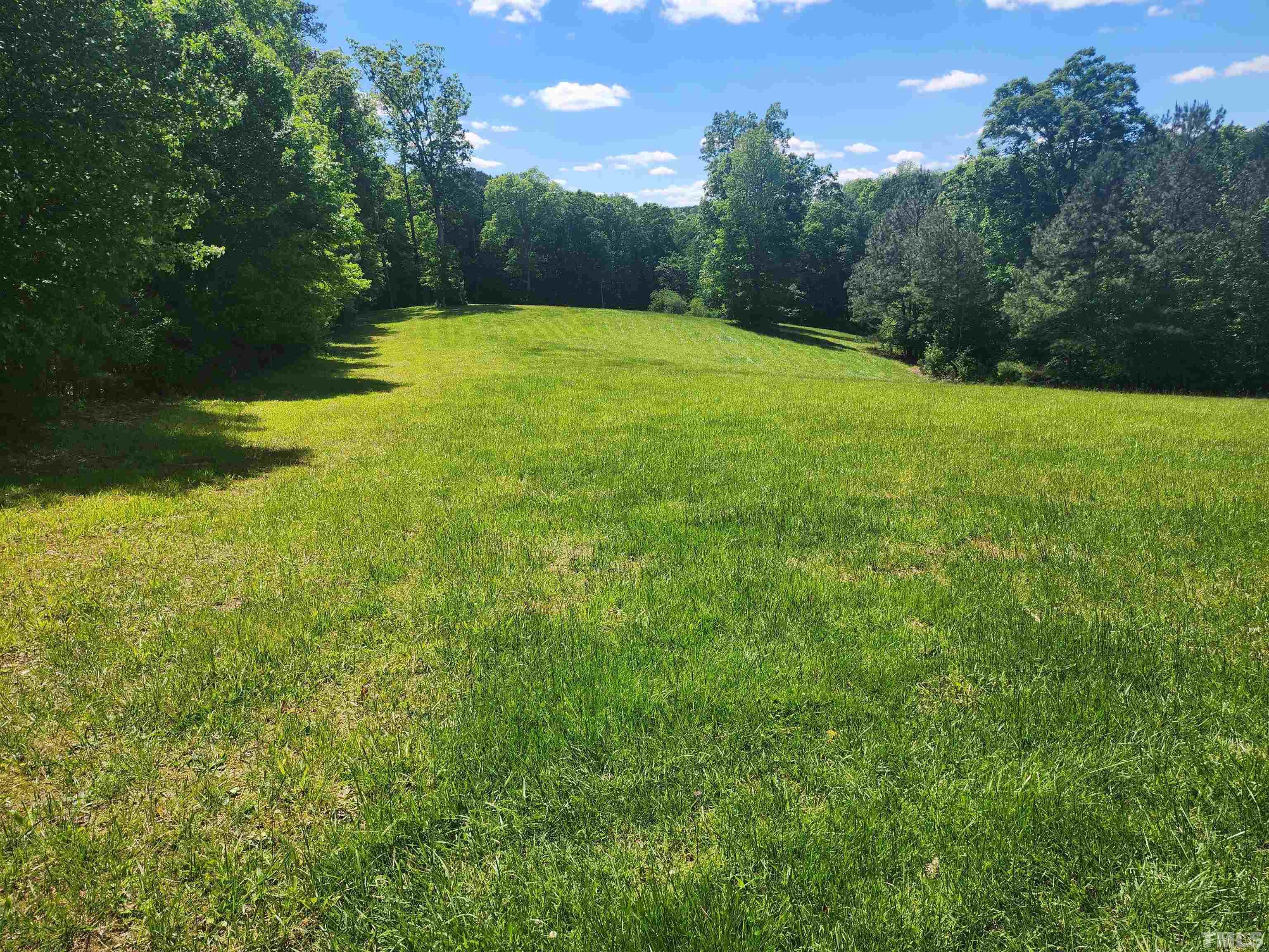 a view of a yard with a house