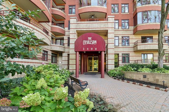 $490,000 | 2400 Clarendon Boulevard, Unit 113 | Clarendon-Courthouse