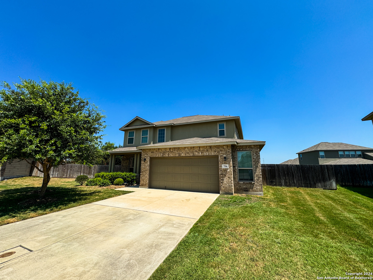 a front view of house with yard