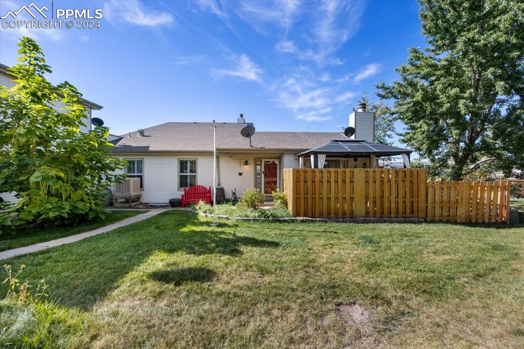 a view of a house with a yard