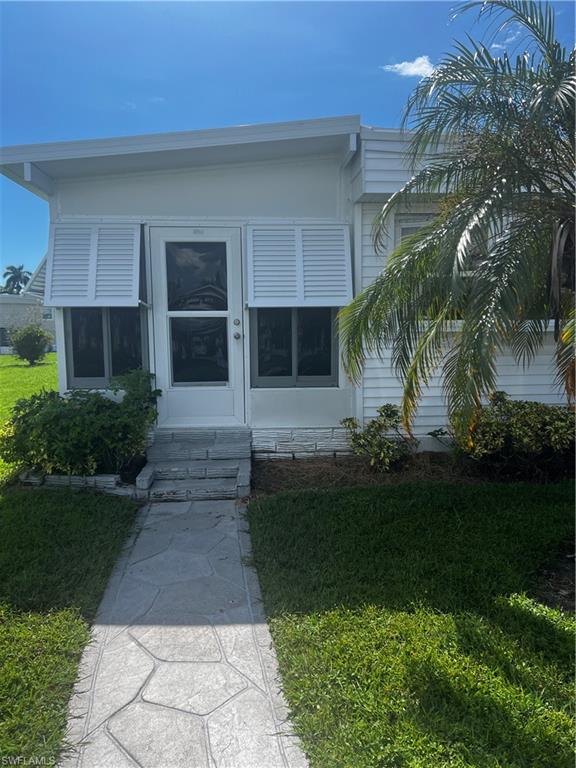 View of front of property featuring a front yard