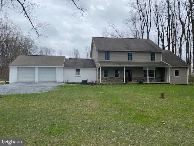 a view of a yard in front of a house