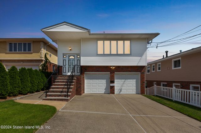 $1,095,000 | 99 Greenport Street | Dongan Hills Colony