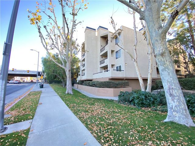 $399,999 | 5515 Canoga Avenue, Unit 115 | Woodland Hills