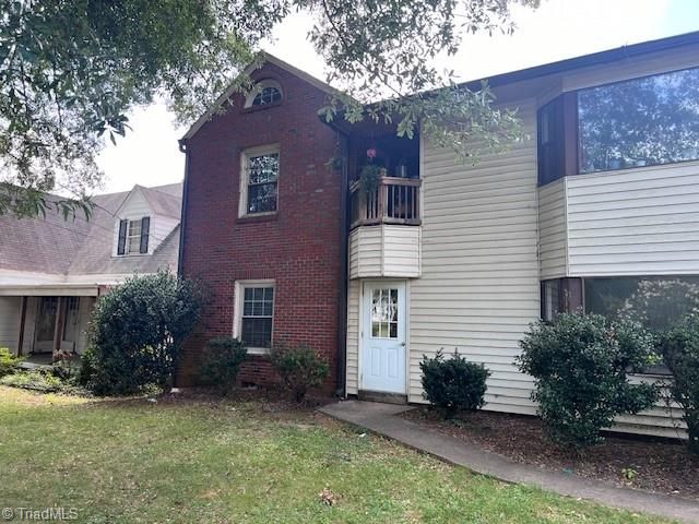 $995 | 9 Hillcrest Circle | Lexington