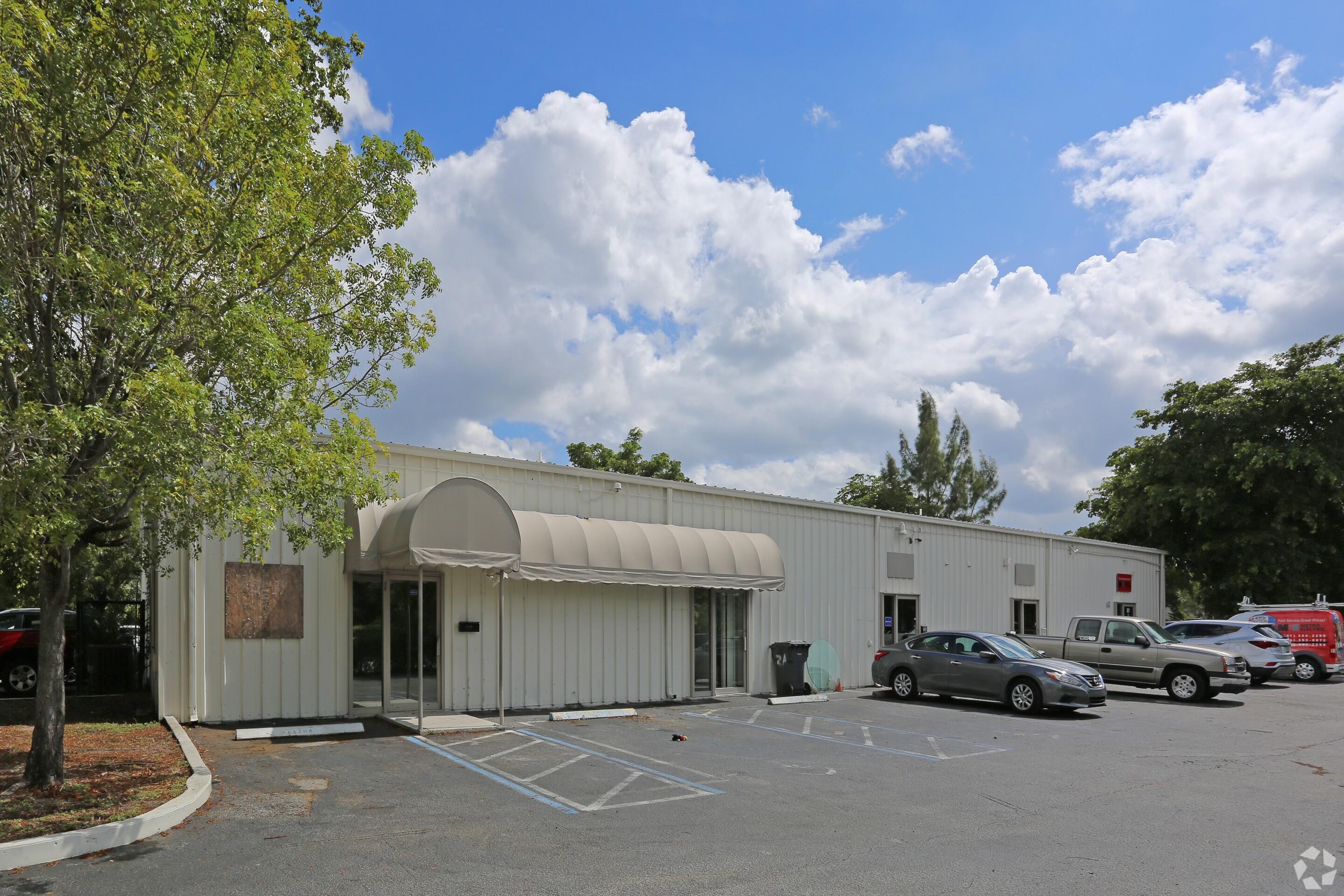 a view of a car park in front of house