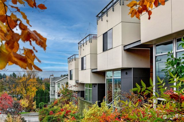 $845,000 | 2419 East Denny Way | Madrona Valley