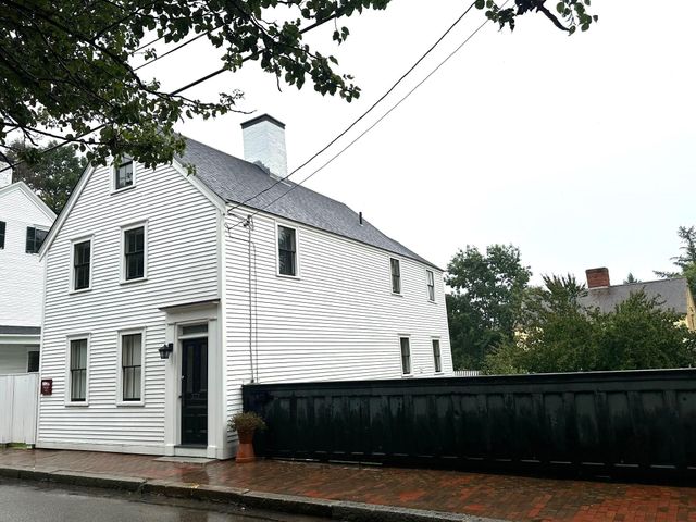 $3,000 | 372 Court Street | Portsmouth South End