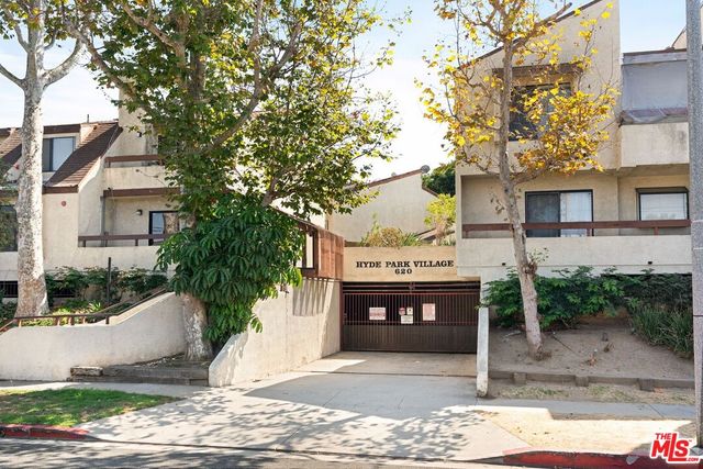 $549,000 | 620 West Hyde Park Boulevard, Unit 314 | North Inglewood