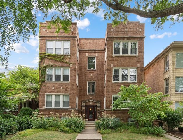 $284,900 | 164 North Humphrey Avenue, Unit 3S | Oak Park