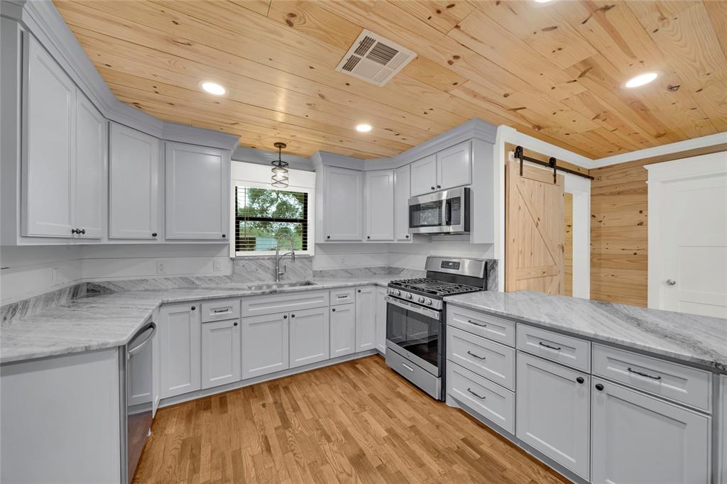 Granite countertops, gas range and cordless phone charger built into the island countertop.