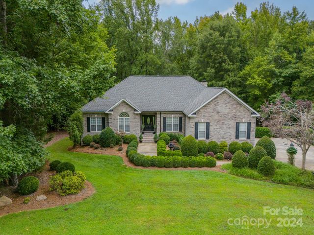 $900,000 | 507 Lochaven Road | Weddington