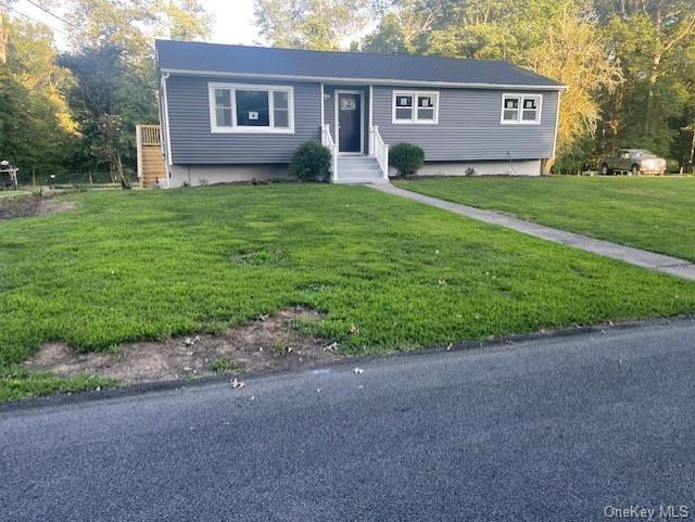 a view of a house with a yard