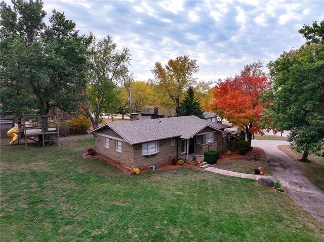 $310,000 | 405 Minnetare Lane | Hiawatha