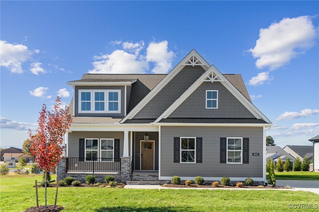 Craftsman house with a porch and a front lawn