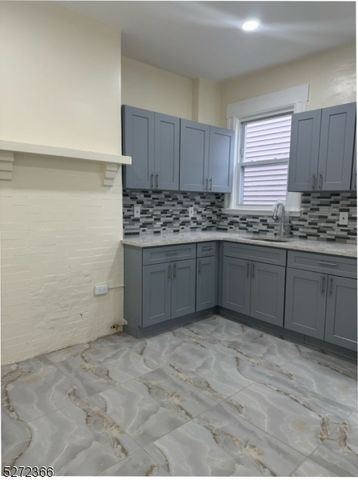 $2,200 | 23 Columbia Avenue, Unit 1 | Lower Vailsburg