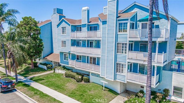 $495,000 | 955 East 3rd Street, Unit 304 | Alamitos Beach